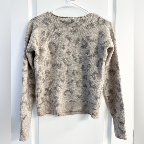 Abercrombie & Fitch leopard print sweater - Picture 3 of 4